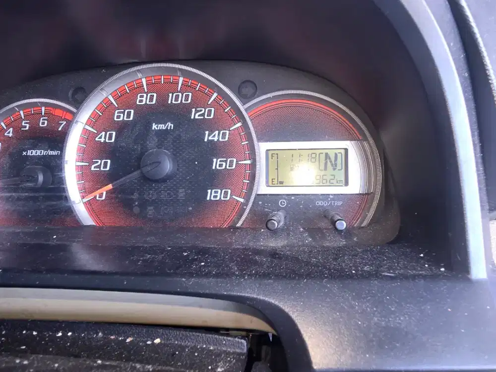 mobil avanza tipe E automatic