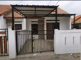 RUMAH SIAP HUNI DI KOMPLEK DEKAT KE JALAN RAYA