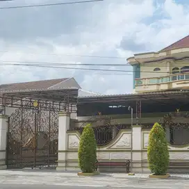 Rumah mewah luas semi furnish + kolam renang indoor Sukoharjo