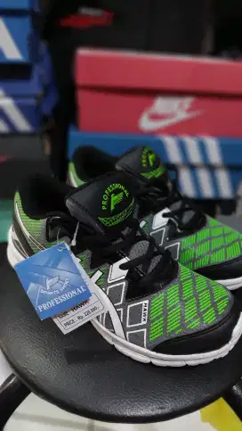 Sepatu merk professional lari badminton running
