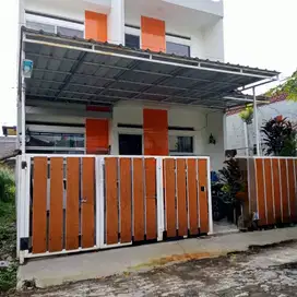 dijual rumah 2 lantai di dalam komplek Antapani kota bandung