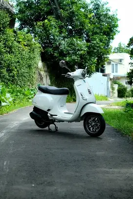 Dijual Vespa Lx 125 iGet Facelift Low KM