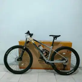 Dijual Sepeda MTB Polygon Xtrada 6 Tahun 2023 kondisi super