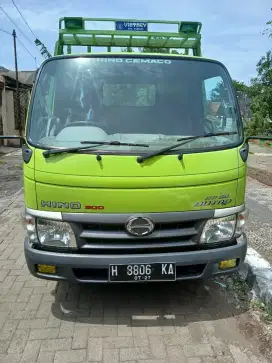 truk hino dutro engkel long 2012