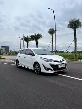 Toyota yaris S TRD metic putih 2018