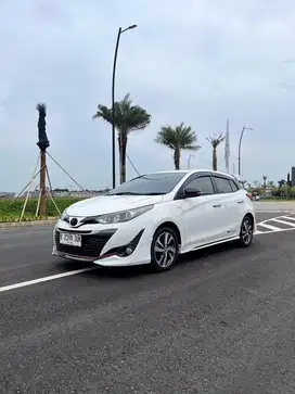 Toyota yaris S TRD metic putih 2018