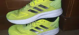 Dijual sepatu merk Adidas Asli ukuran 47. Kondisi 99%