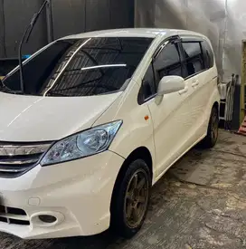 Honda Freed 2012 Bensin