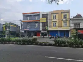 Ruko strategis 3 lantai pinggir jalan jaten karanganyar solo