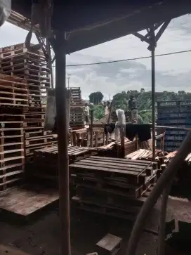 Bismillah jual palet kayu dan palet plastik