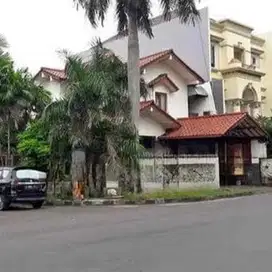 Rumah Hoek 2 Lantai Lokasi Strategis Permata Buana Paling Depan