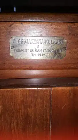 Kulkas Kayu JaduL Barang Antik