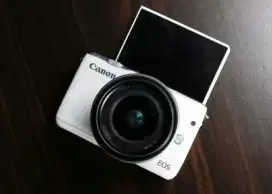 Kamera Mirrorless Canon M10