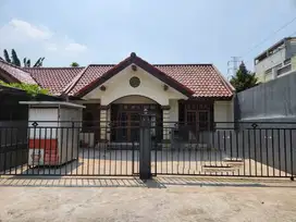 Rumah Tua dengan konsep Villa di Palem Semi karawaci tangerang