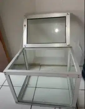 Etalase Kaca aluminium Jambu kristal multifungsi