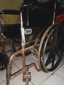 Kursi roda dorong