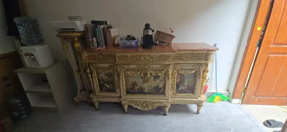 Lemari classic antik