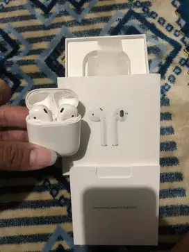 AirPods with Charging Case gen 2