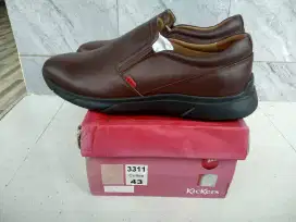 Sepatu Kickers original size 43