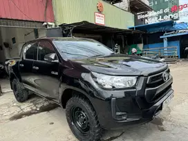 Toyota Hilux tahun 2022 double cabin manual low km 31 rb asli !!