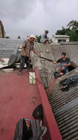 Perbaikan atap rumah bocor dan renovasi rumah