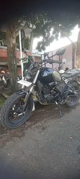 Yamaha 225 cc custom