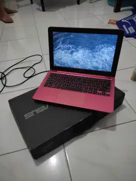 Laptop Asus Ukuran 12 inch normal semua fullset siap pakai