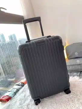 Koper Rimowa Black Essential Cabin 20