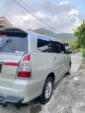 Mobil innova tahun 2011 tipe v