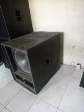 Dijual sepasang speaker 18 coil 3.5 plus bok maaf harga pas aja