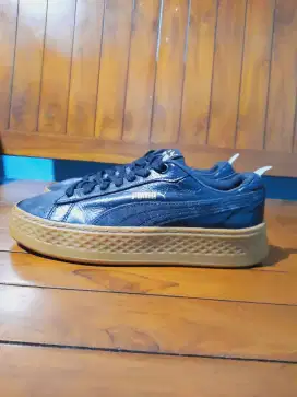 Sepatu puma hitam kulit