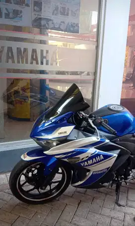 Dijual Yamaha R25 tahun 2015. Rp.32.000.000.