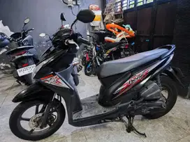 Dijual Honda Beat 2016 barang mulus dan terawat, samsat baru