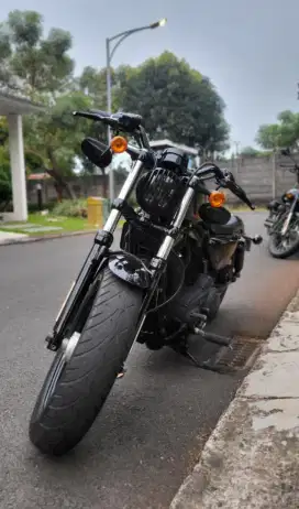 HARLEY DAVIDSON SPORTSTER 2012 HITAM