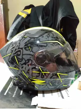 DIJUAL HELM FULL FACE  MERK ZEUZ SUDAH TERPASANG INTERCOM UKURAN L