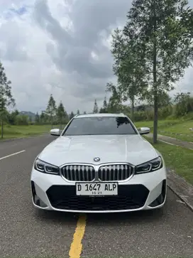 BMW 330i touring wagon 2024 km 300 Putih