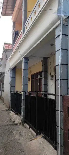 Rumah tingkat dikebon jeruk dikontrakan