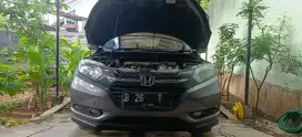 HRV 2015 E CVT pure tangan pertama