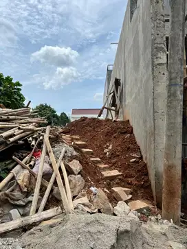 Tanah urugan , bekas bngun rumah. 500rb sepuas nya