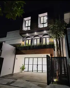 Rumah Brand New di Pondok Indah Jakarta Selatan bagus ada kolam renang