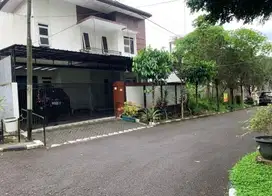 RUMAH MEWAH 2 LANTAI ARMADA ESTATE