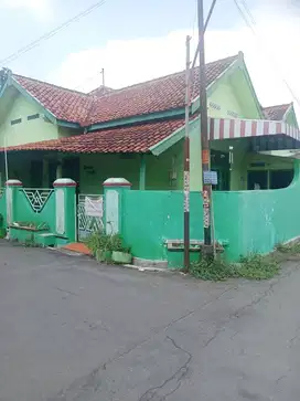 Villa Di Klaten Utara, Tengah Kota, depan jalan aspal MURAH NEGO