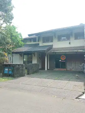 Rumah taman luas 2,5LT SHM Bintaro Sektor 1 Jakarta Selatan ( CL 001)