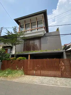 Rumah di Pondok Indah Jakarta Selatan 3 Lantai Ada Lift dan S pool