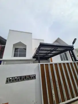 RUMAH 2 LANTAI PINGGIR JALAN UTAMA BANGUNJIWO JOGJA