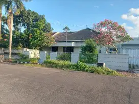 Disewakan rumah sangat luas di kota jember