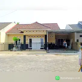 rumah dalam perumahan berbah lingkungan nyaman dan asri