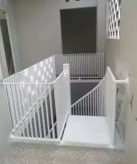 Railing tangga pengaman