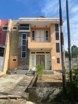 Dijual rumah 2 lantai Sukabangun 2