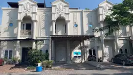 Dijual Rumah Mewah Classic Eropa 3 Lantai di Royal Platinum Pekanbaru